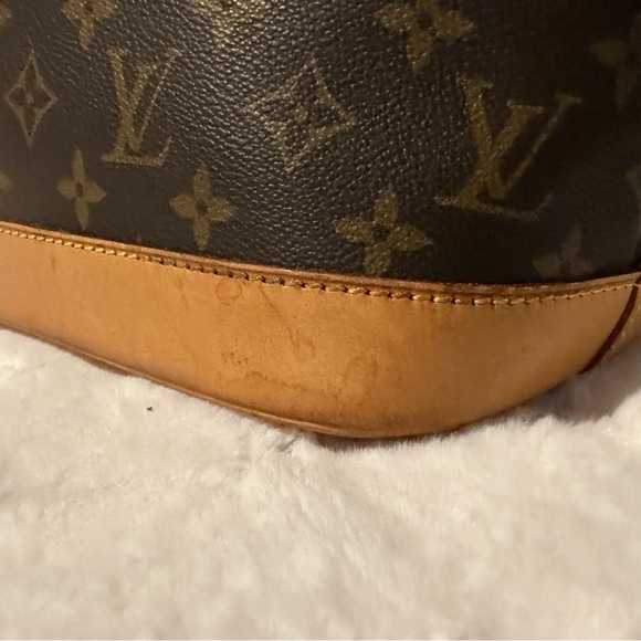 LOUIS VUITTON Monogram Alma Hand Bag.                    (made in France ) - Picture 3 of 16